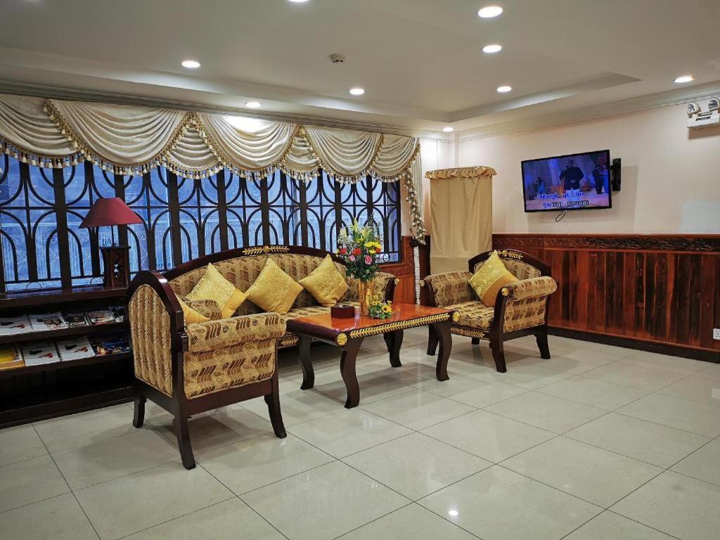 Jun Yue Hotel Phnom Penh Exterior foto