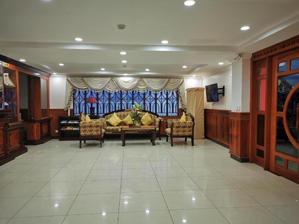 Jun Yue Hotel Phnom Penh Exterior foto